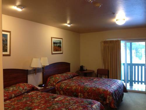 Lodge Flying Saddle Resort And Steak House