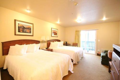 Lodge Flying Saddle Resort And Steak House