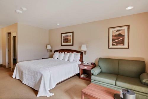 Lodge Flying Saddle Resort And Steak House
