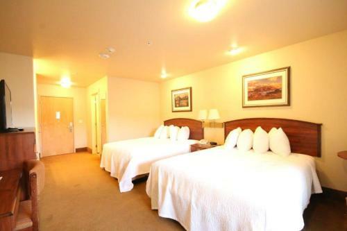 Lodge Flying Saddle Resort And Steak House