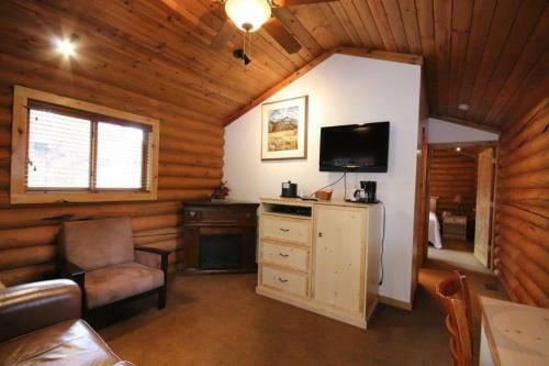 Lodge Flying Saddle Resort And Steak House