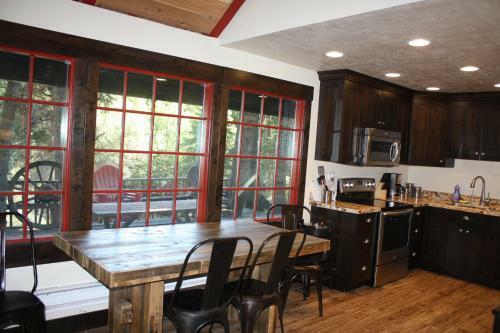 Hideaway Above The Stream