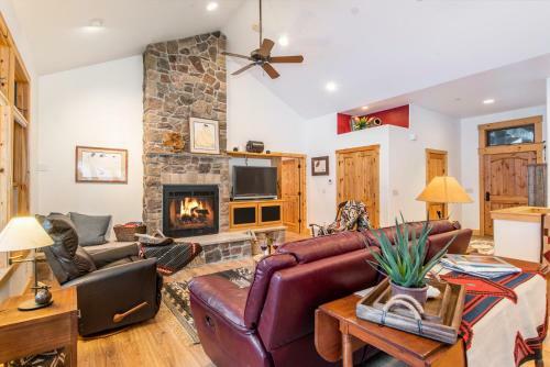 Arrowhead Cabin