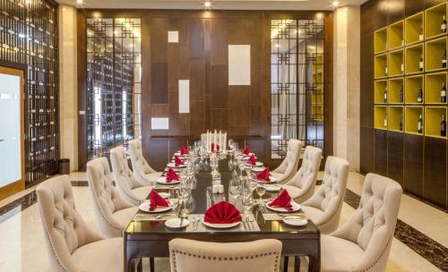 Muong Thanh Luxury Nhat Le Hotel