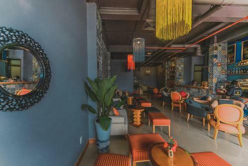 Geminai Hotel & Caf�