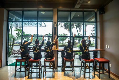 Geminai Hotel & Caf�
