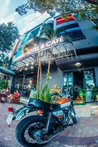 Geminai Hotel & Caf�