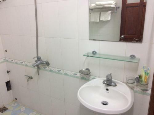 Que Huong Hotel - Cua Lo