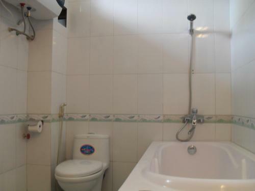 Que Huong Hotel - Cua Lo