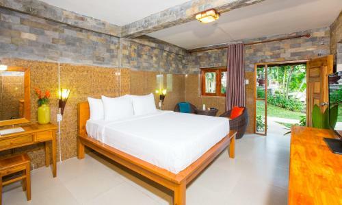 Hotel Chez Carole Beach Resort