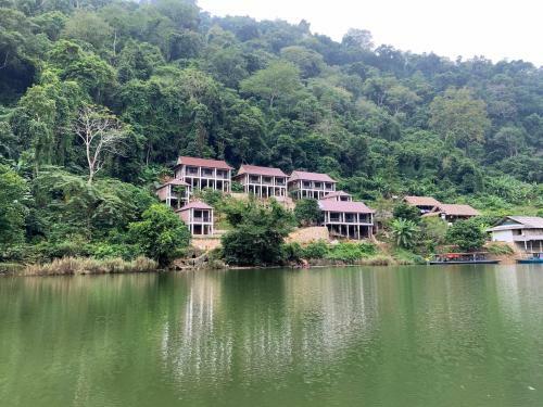 Hotel Ba Be Lakeside Bungalow