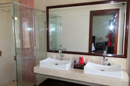 Hotel Golden Lotus Resort