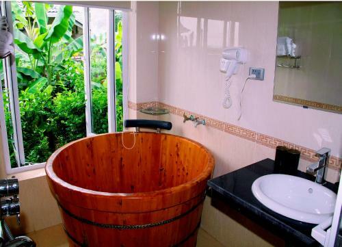 Hotel Cucphuong Resort