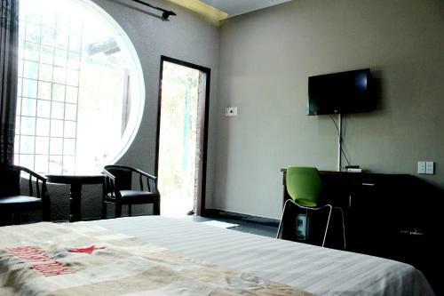 Hotel Kh�ch S?n �nh Quang