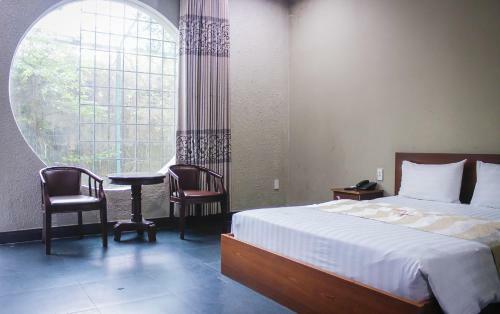 Hotel Kh�ch S?n �nh Quang