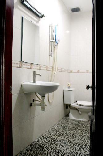 Hotel Kh�ch S?n �nh Quang