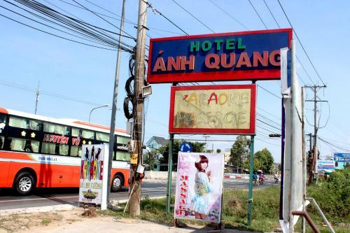 Hotel Kh�ch S?n �nh Quang
