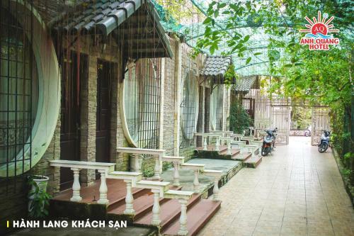 Hotel Kh�ch S?n �nh Quang