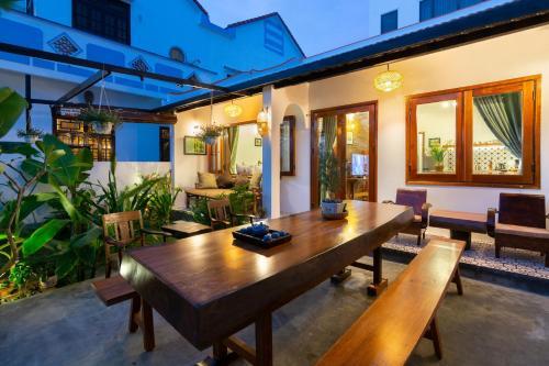 Nanu's Beach House