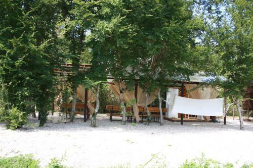 Camping "houses By The River"