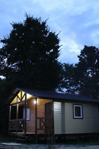 Camping "houses By The River"