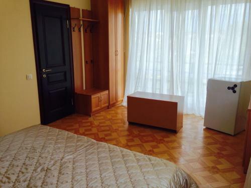 Hostal Rozalin Guest House