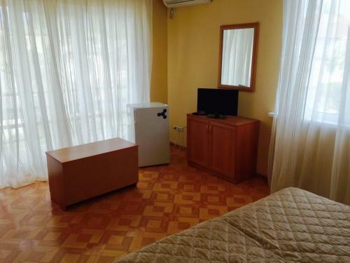 Hostal Rozalin Guest House