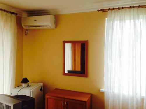 Hostal Rozalin Guest House