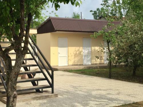Hostal Rozalin Guest House
