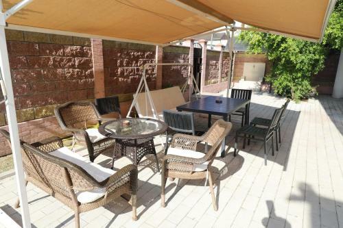 Hostal Rozalin Guest House