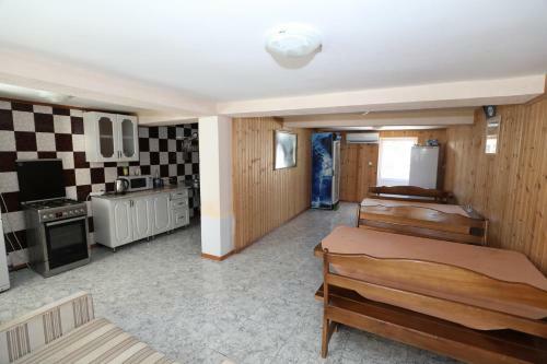 Hostal Rozalin Guest House
