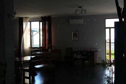 Hotel Pshandra