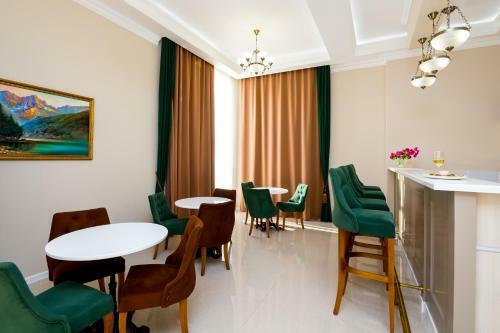 Zolotoy Yakor Hotel