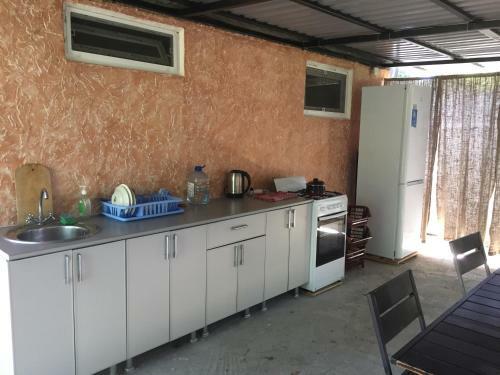 Hostal Guest House On Lakoba 4