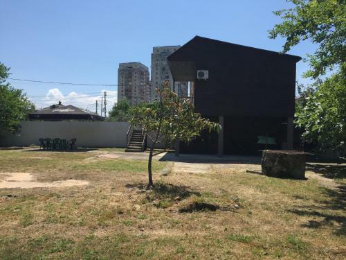 Hostal Guest House On Lakoba 4