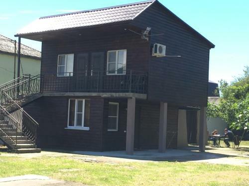 Hostal Guest House On Lakoba 4