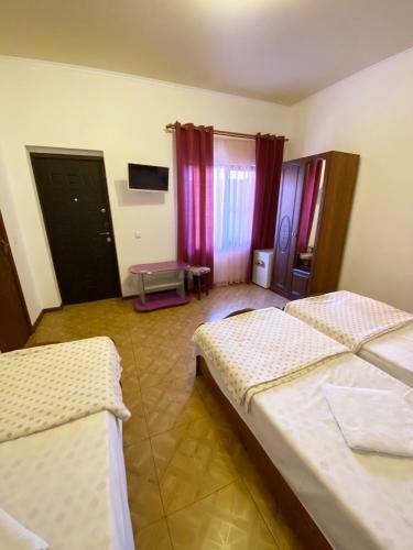 Hostal Anzhelika Guest House