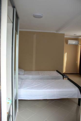 Hostal Guest House Monini