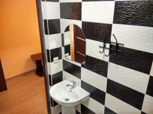 Hostal Amra Guest House