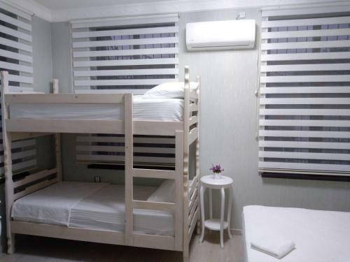 Hostal Esmeralda Guest House