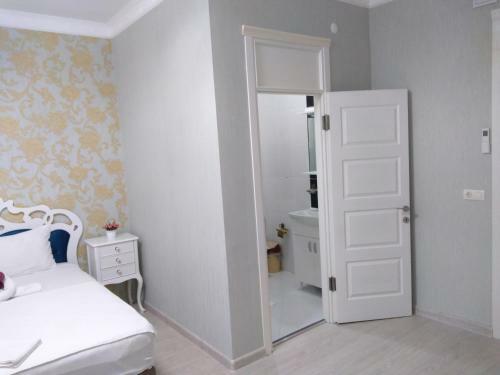 Hostal Esmeralda Guest House
