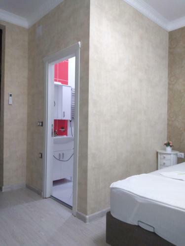 Hostal Esmeralda Guest House