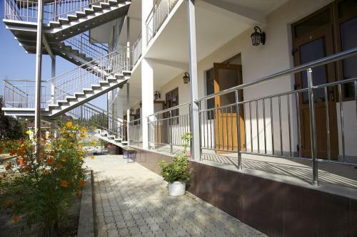 Hostal Amina Beach Hotel