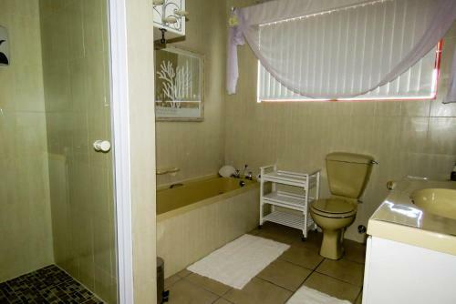 Hostal Dana Bay B&B Guest House