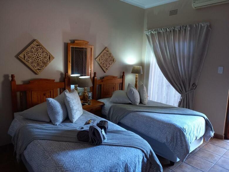 Hostal Acacia B&B