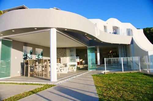 C'est La Vie Beach House