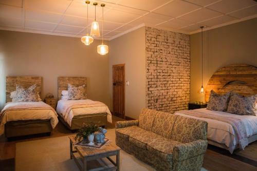 Hostal Three Birds Country House