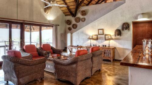 Nyati Safari Lodge