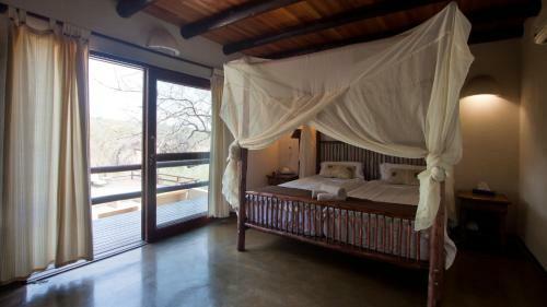 Nyati Safari Lodge
