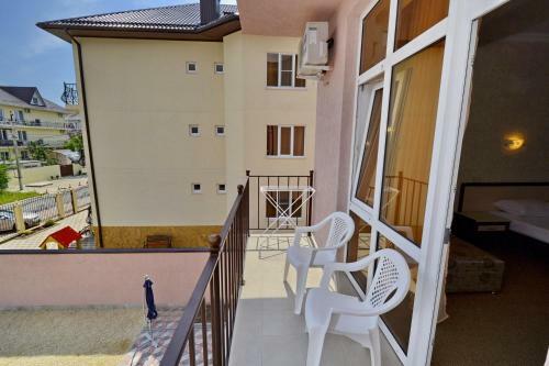 Hostal Lazurit Guesthouse